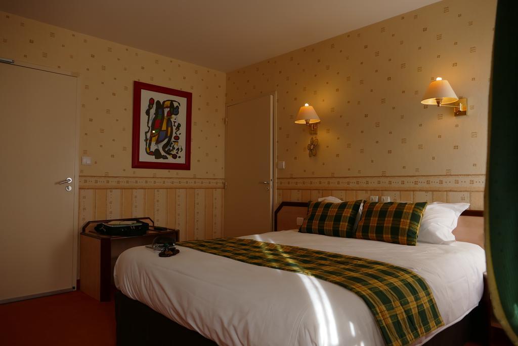 Logis Hotels Le Champalud Restaurant La Citadelle Oree-d'Anjou Habitación foto