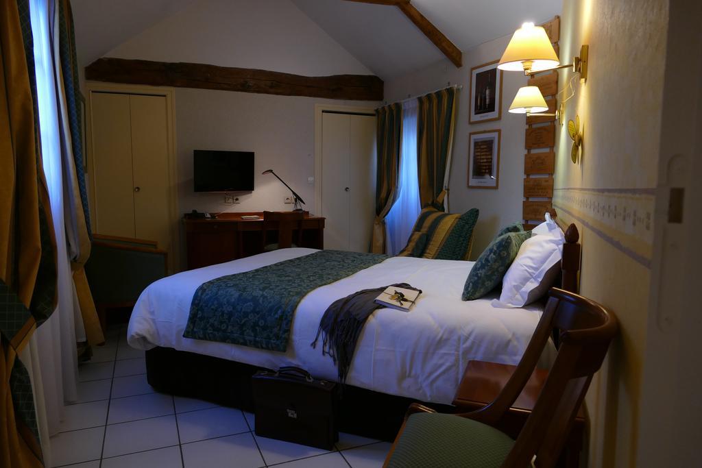 Logis Hotels Le Champalud Restaurant La Citadelle Oree-d'Anjou Habitación foto
