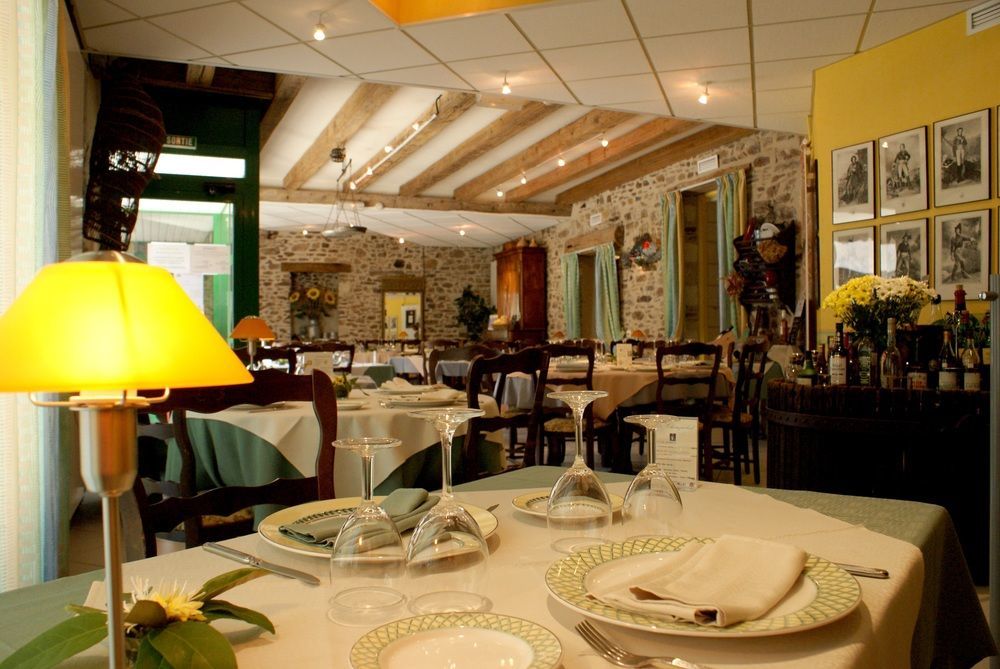 Logis Hotels Le Champalud Restaurant La Citadelle Oree-d'Anjou Exterior foto